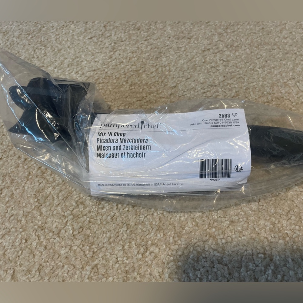 Brand new Pampered Chef mix and chop utensil black